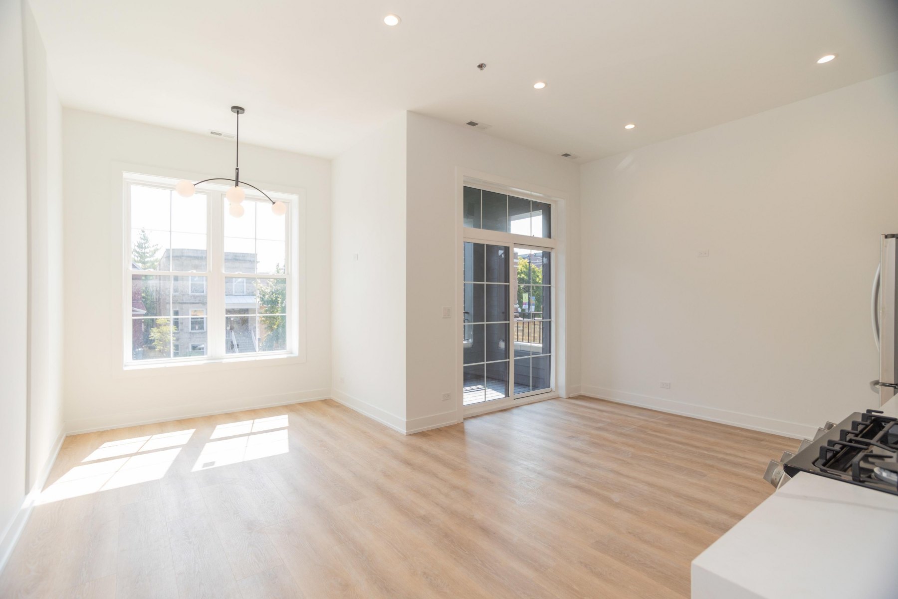 2042 – 2046 W Irving Park