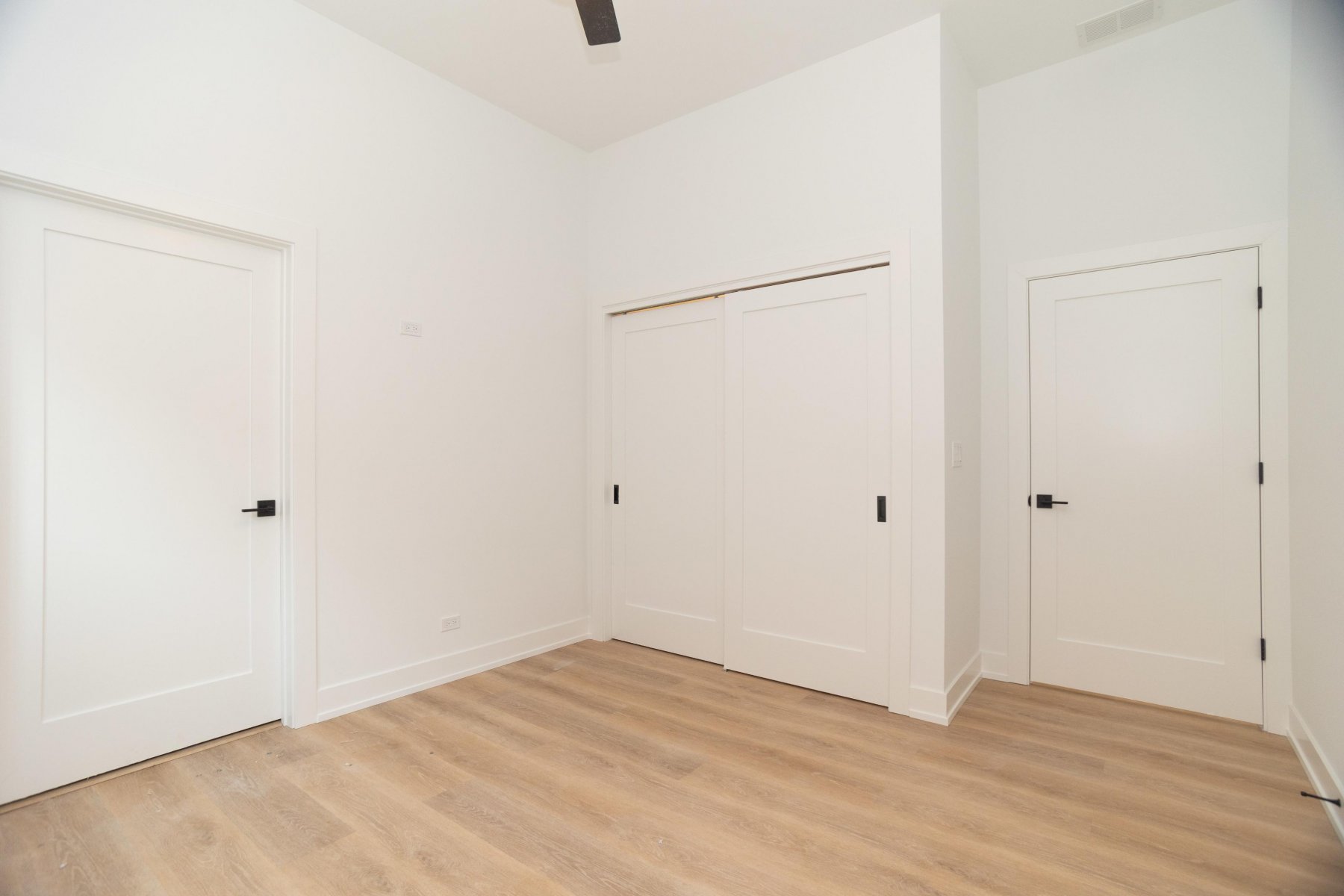 2042 – 2046 W Irving Park