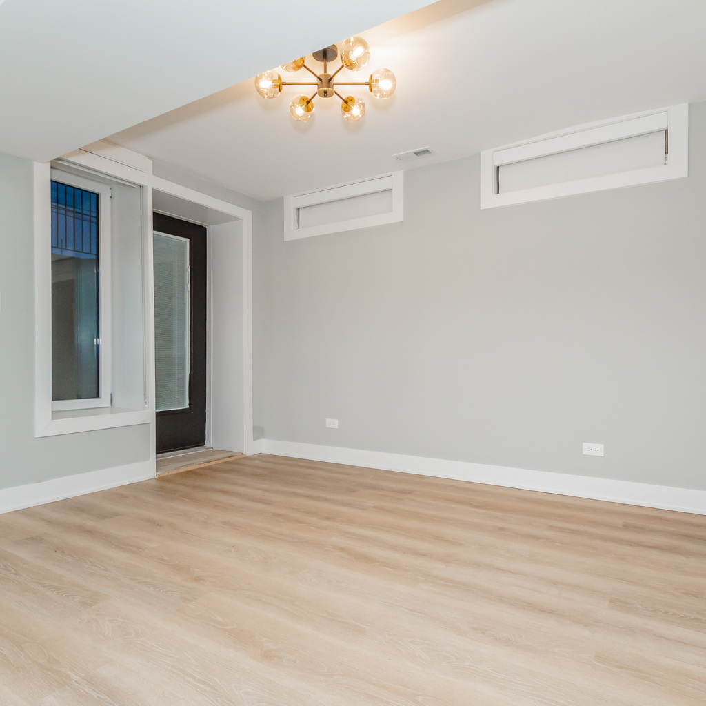 911 – 913 S Miller