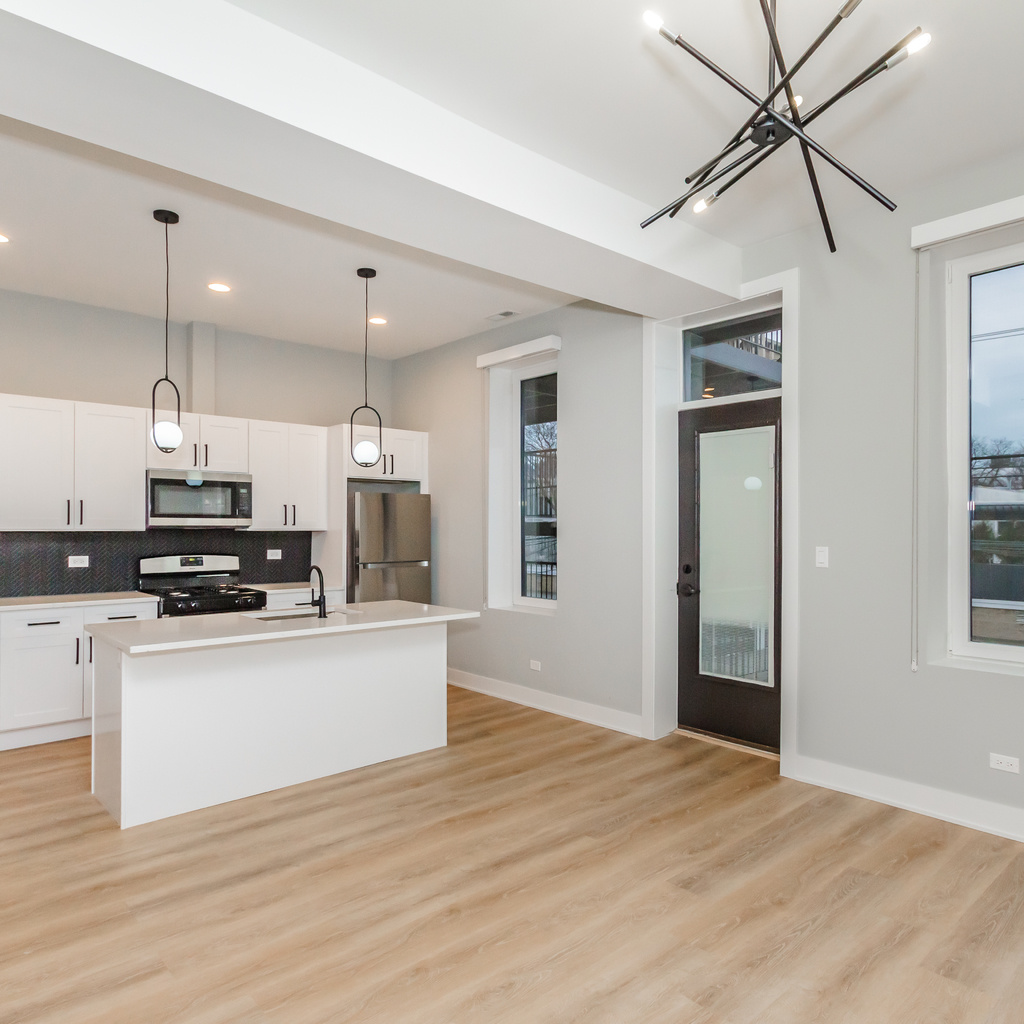 911 – 913 S Miller